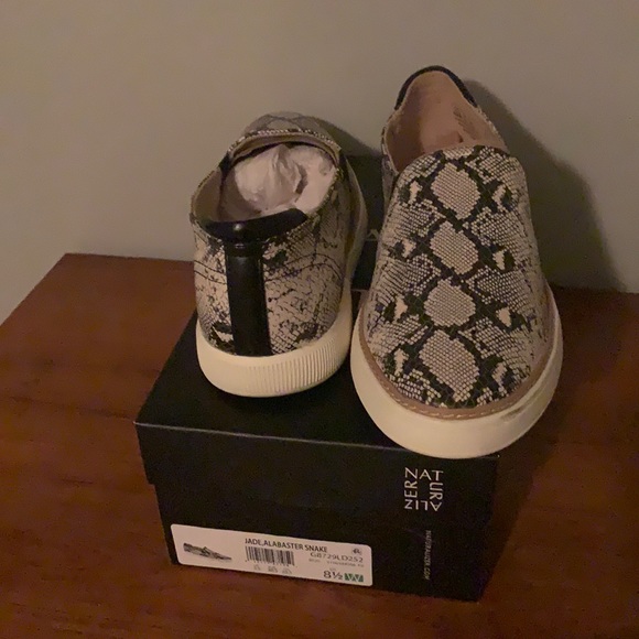 NWT Naturalizer Women’s Jade Alabaster Snake Slip-on Shoes - Picture 1 of 5